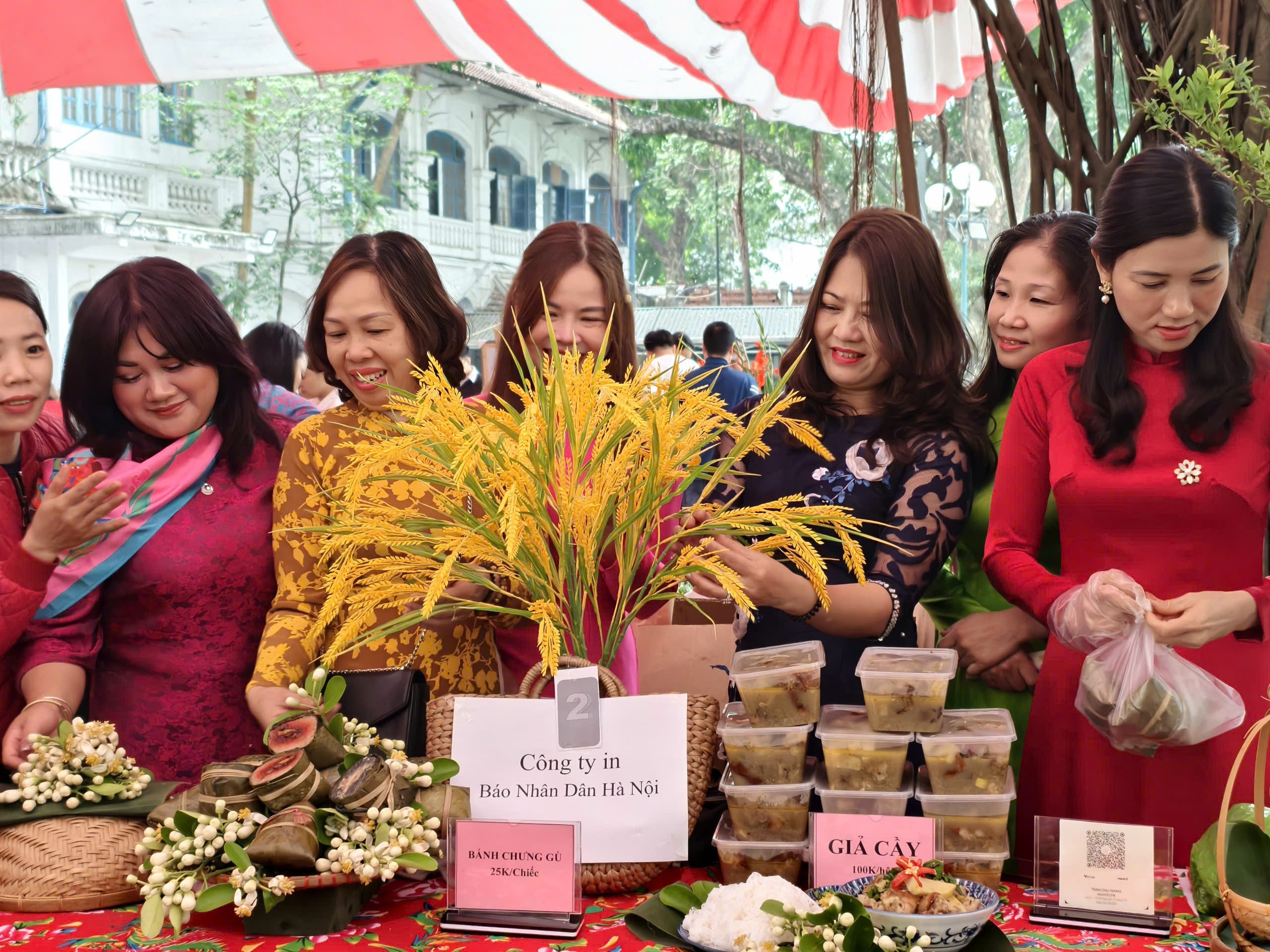 Công đoàn Công ty In Báo Nhân Dân Hà Nội tham gia Hội chợ mùa Xuân 2026 chào mừng Ngày Quốc tế Phụ nữ 8/3