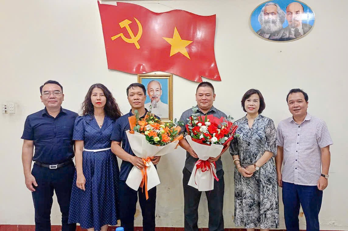 Trao Quyết định bổ nhiệm cán bộ lãnh đạo, quản lý